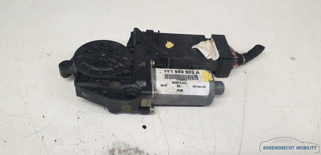 Raammotor Beetle cabrio VW rechts voor RV 1Y1959802A passagi, Auto-onderdelen, Gebruikt, Volkswagen, Volkswagen AG, Berliner Ring 2
38440  Wolfsburg, DE