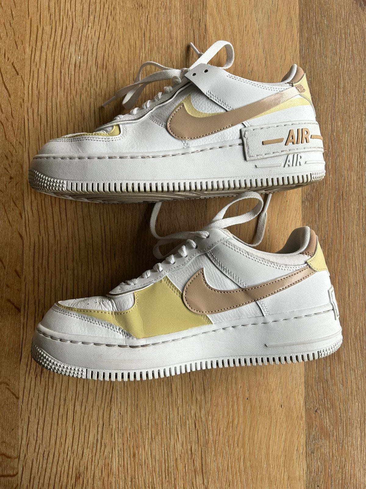 Nike Air Force 1 Shadow – Team Gold/White – 40, Ophalen of Verzenden, Wit, Sneakers of Gympen