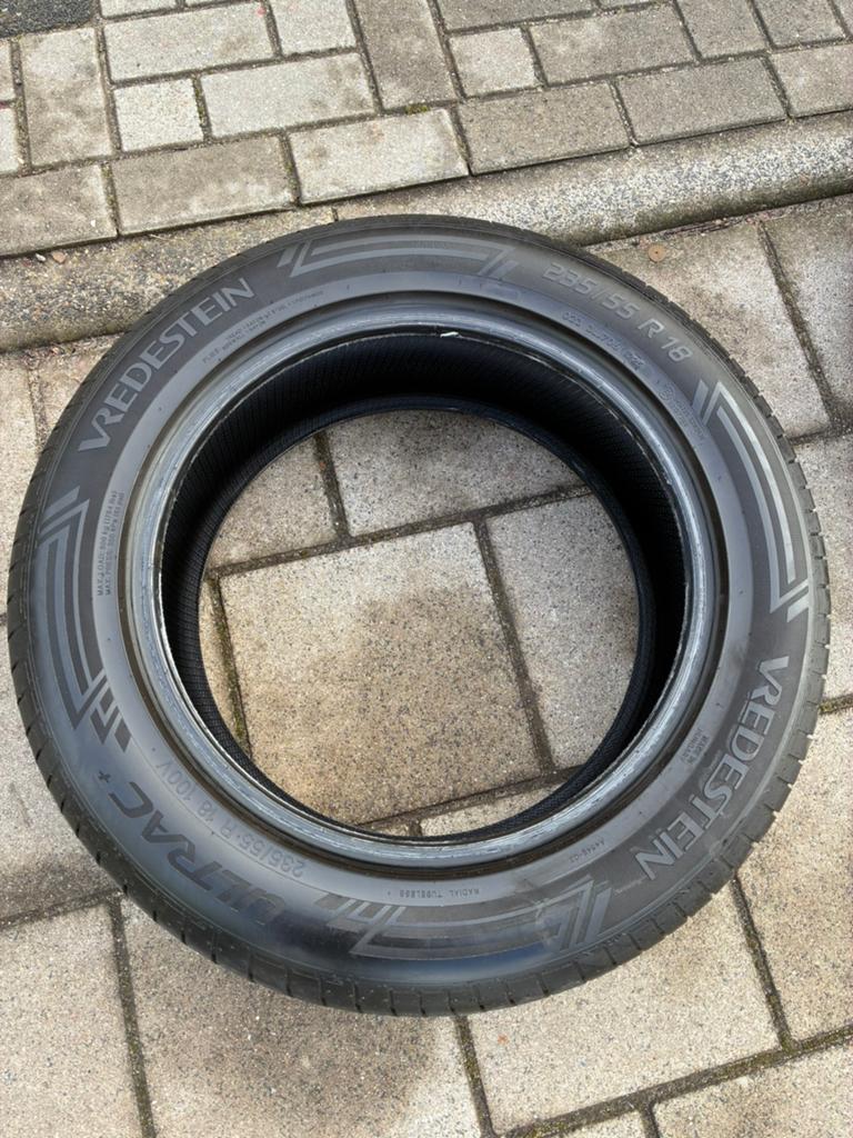 235 55 r18 2x vredestein en 2x continental zomerbanden, Ophalen, Zo goed als nieuw