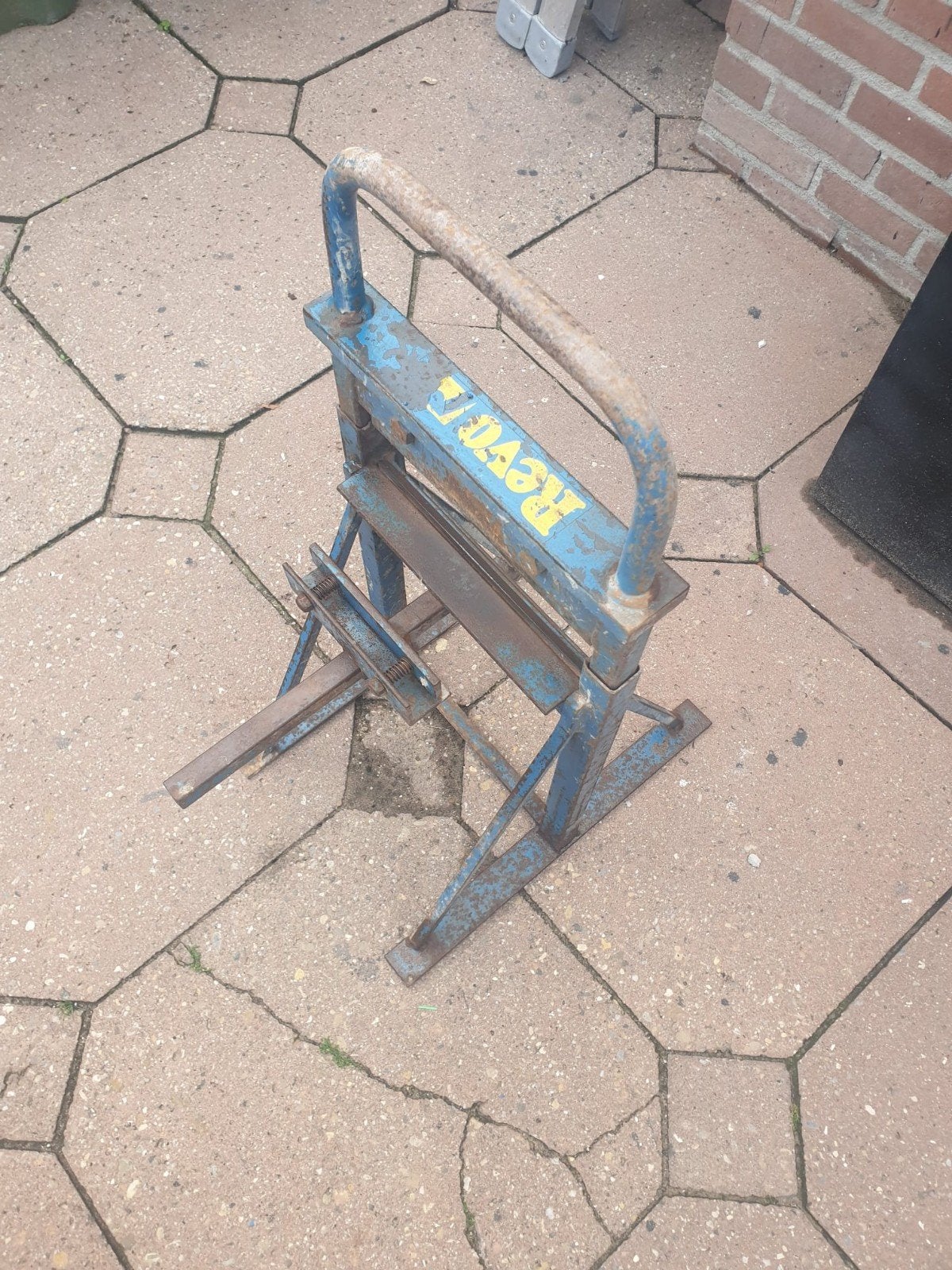 Baksteenknipper, Ophalen, Gebruikt