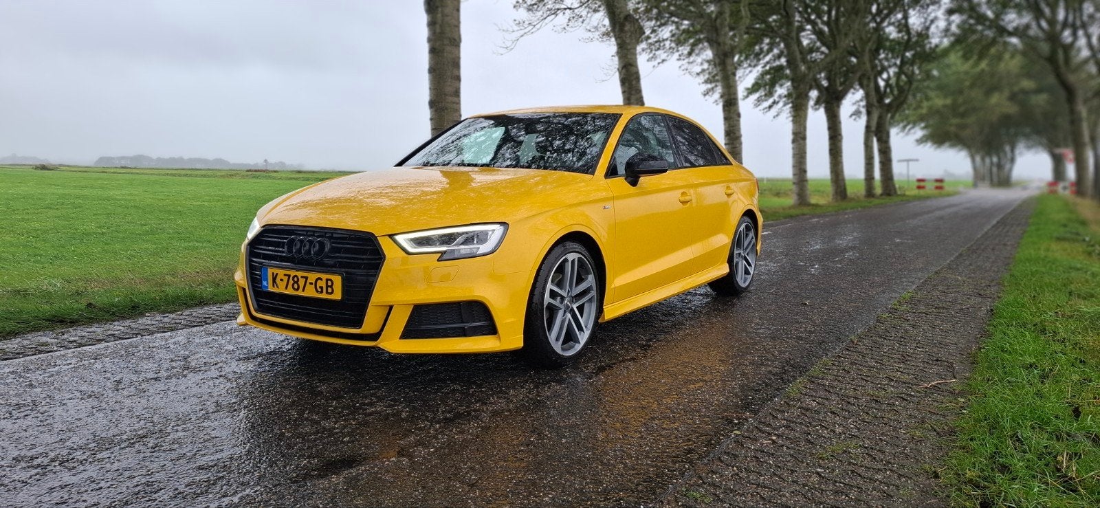 Audi A3 1.4TFSI 110KW COD Sedan S-tr 2017 Geel, Auto's, Zwart, 4 cilinders, Leder en Stof, Parkeerassistent