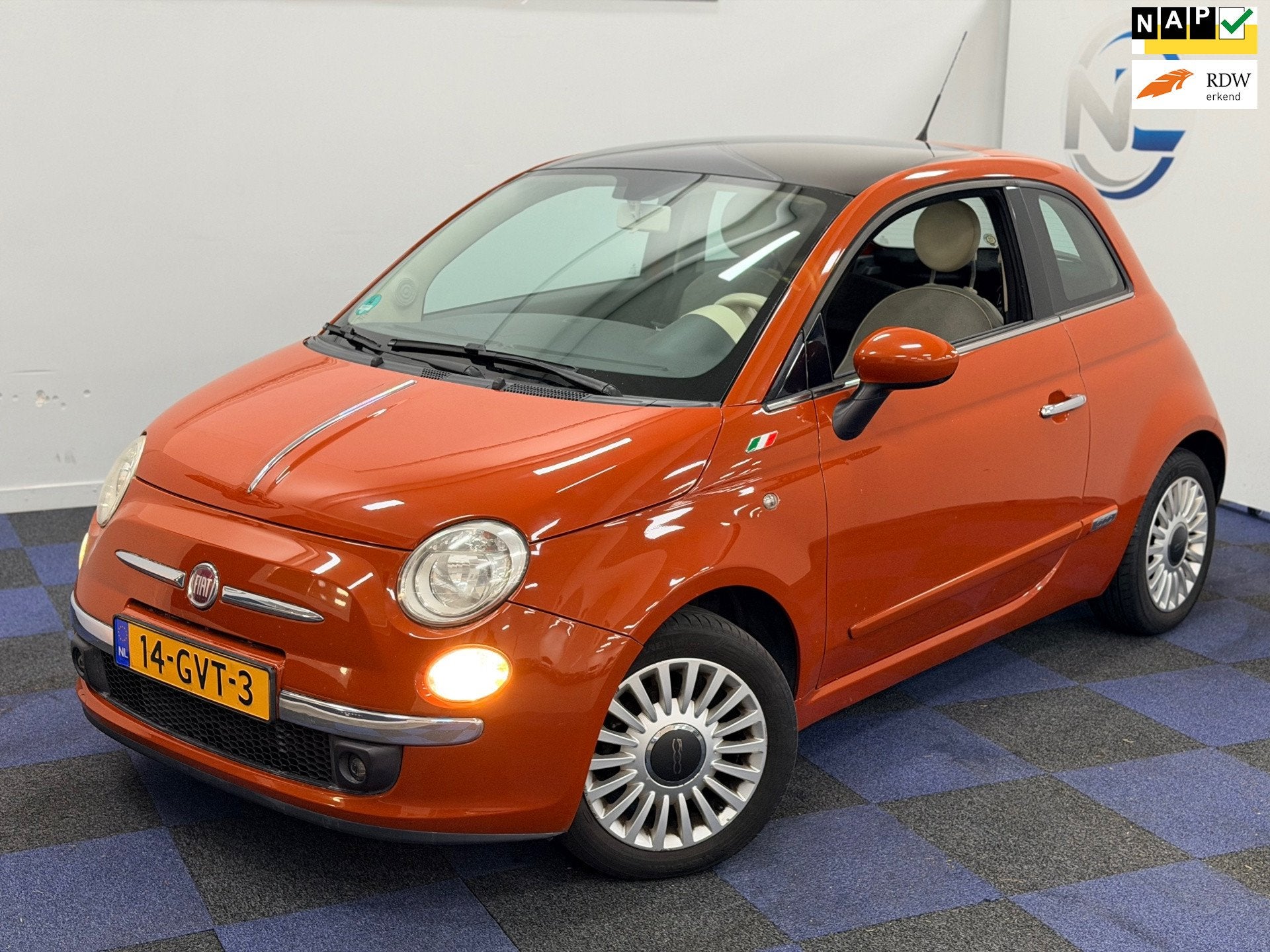 Fiat 500 1.2 Lounge / MOOIE UITVOERING / PANORAMADAK / AIRCO, Voorwielaandrijving, Gebruikt, 1242 cc, 4 cilinders