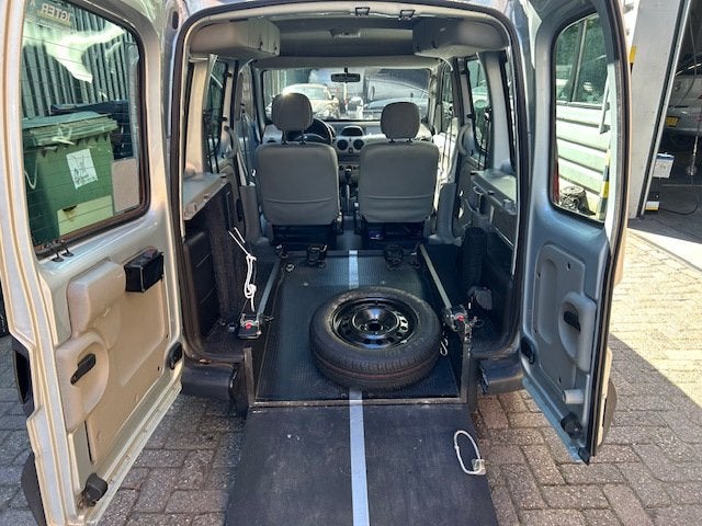 Renault Kangoo 1.2-16V Privilège Rolstoel-uitvoering, Auto's, Voorwielaandrijving, 4 cilinders, Bedrijf, Handgeschakeld
