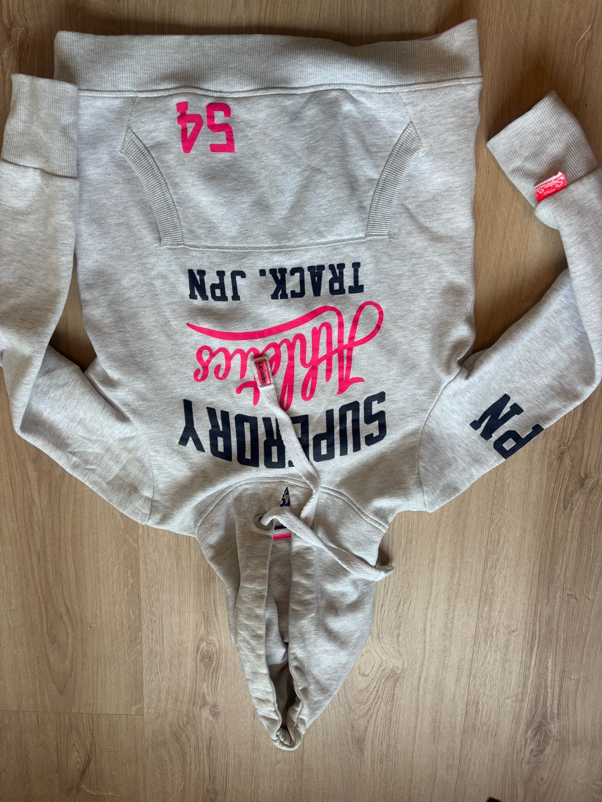 Superdry hoodie grijs met roze opdruk, Ophalen of Verzenden, Gedragen, Maat 38/40 (M), Grijs