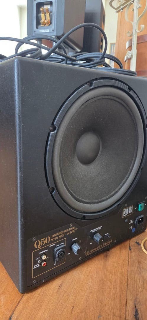 REL Acoustics Q50 Subwoofer - Diepe en strakke bas