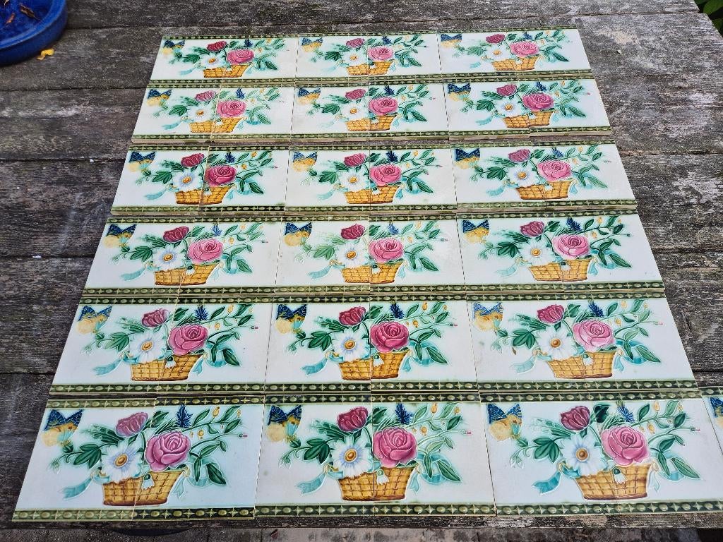 36 Art nouveau wandtegels vlinders en bloemen in relief, Ophalen