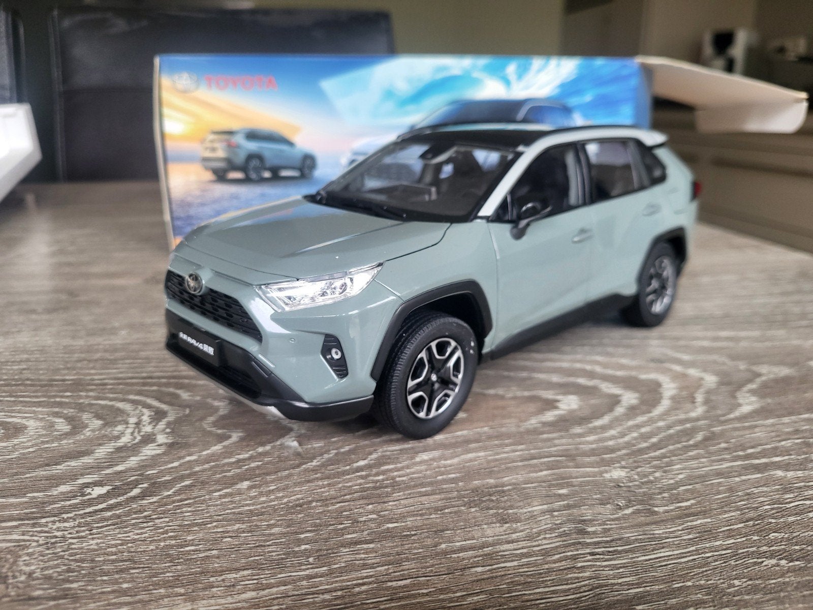 Toyota Rav4 schaal 1:18, Ophalen of Verzenden, Zo goed als nieuw, Overige merken