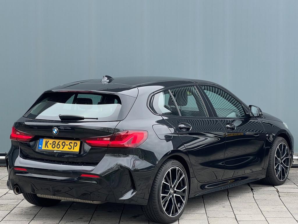 BMW 1-serie BWJ 2021 | 118i 136PK High Ex AUTOMAAT | LEER |, 136 pk, Gebruikt, Zwart, Bedrijf