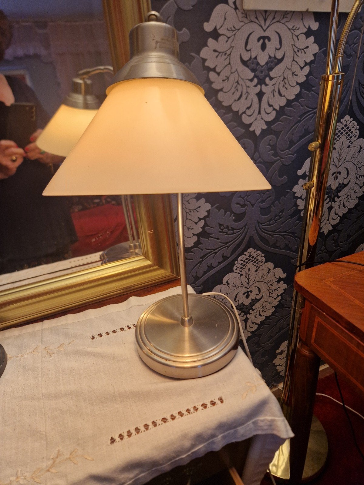 IKEA Kröby Tafellamp - Geborsteld Nikkel met Melkglas, Huis en Inrichting, Ophalen, E14 (klein), Zo goed als nieuw, Glas