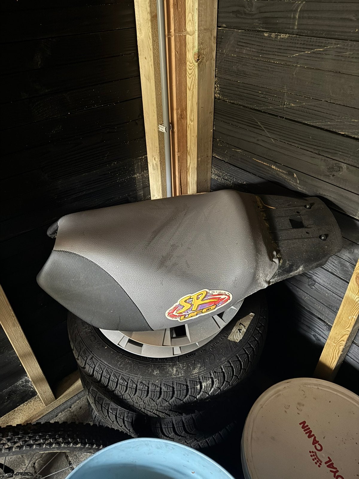 Monozadel ufo aprilia sr replica, Fietsen en Brommers, Brommeronderdelen | Scooters, Ophalen of Verzenden, Zo goed als nieuw, Zadel