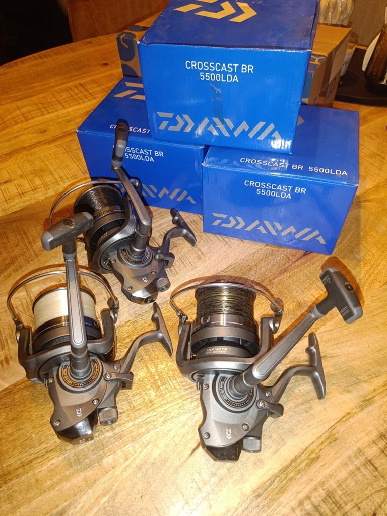 3 Daiwa crosscast BR 5500LDA Molens - 2 Goed, 1 met defect, Ophalen of Verzenden, Gebruikt, Molen