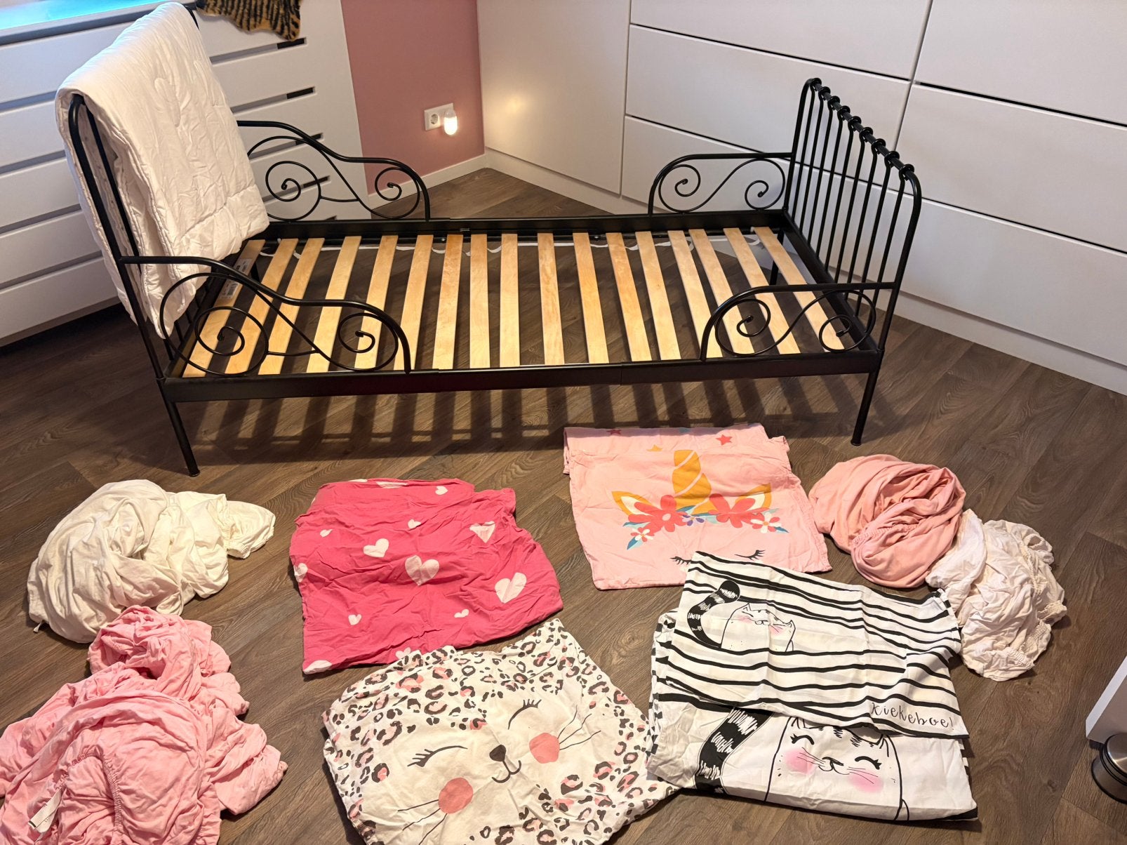 Ikea Minnen meegroeibed (peuterbed) zwart, Ophalen, Gebruikt, 70 tot 85 cm