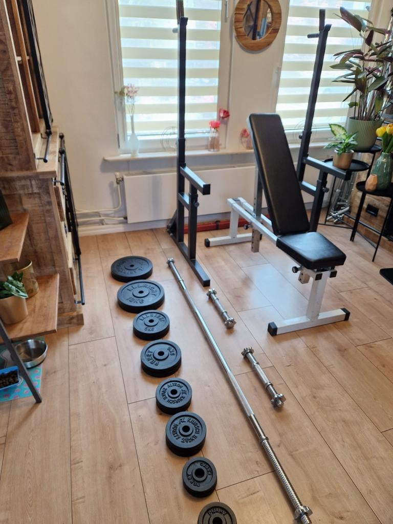 squatrek bankje halterstang dumbels en ijzer gewichten, Ophalen, Zo goed als nieuw, Fitnessbank