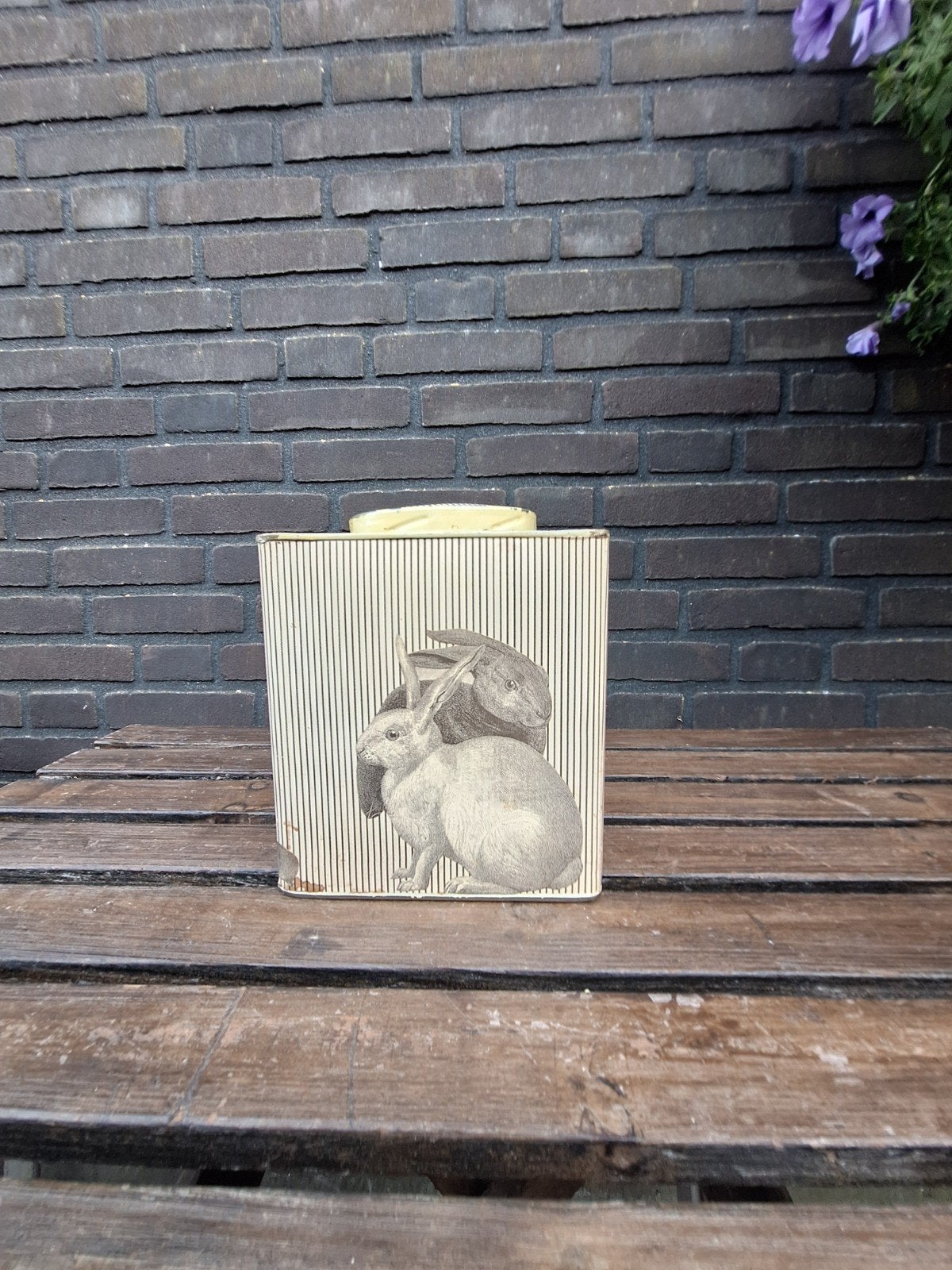Vintage blik met hazenprint - Decoratief opbergblik, Ophalen of Verzenden, Gebruikt, Overige, Overige merken