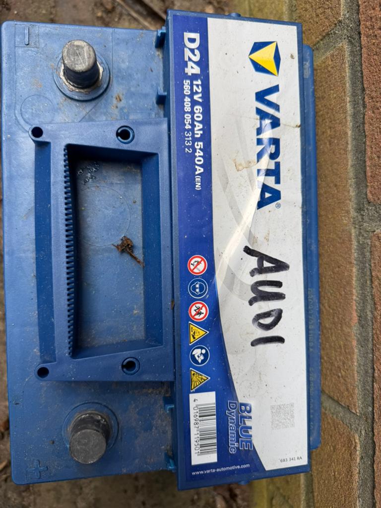 Accu 60ah auto accu start accu varta, Auto-onderdelen, Accu's en Toebehoren, Ophalen of Verzenden, Gebruikt