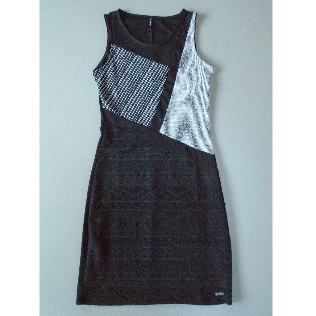 Overgooier Smash mouwloze jurk zwart structuur S/M 36/38, Kleding | Dames, Maat 38/40 (M), Verzenden, Zwart, Zo goed als nieuw