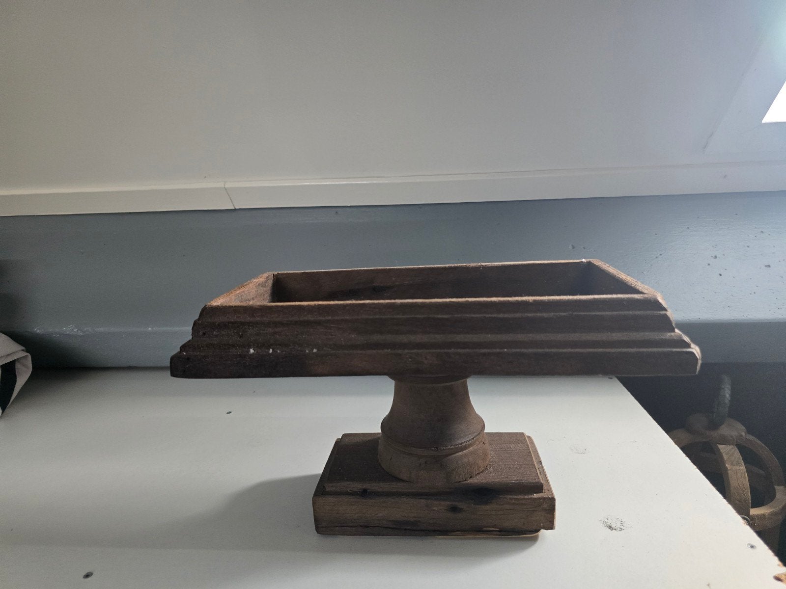 Decoratieve houten schaaltje op voet, Ophalen