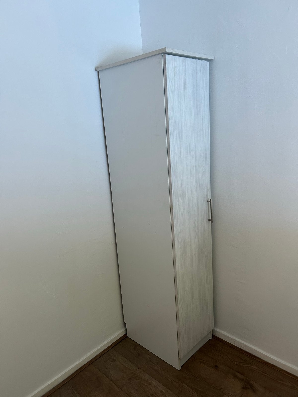 ‼️ GRATIS‼️Kleding kast, nacht kastje, TV meubel, banken., Ophalen, Gebruikt