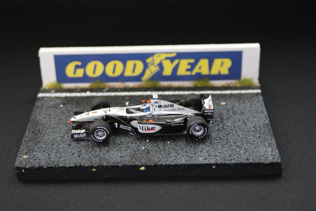 Dioramam circuit met muur 1:43 Good Year, Hobby en Vrije tijd, Modelbouw | Figuren en Diorama's, Nieuw, Diorama, 1:35 tot 1:50