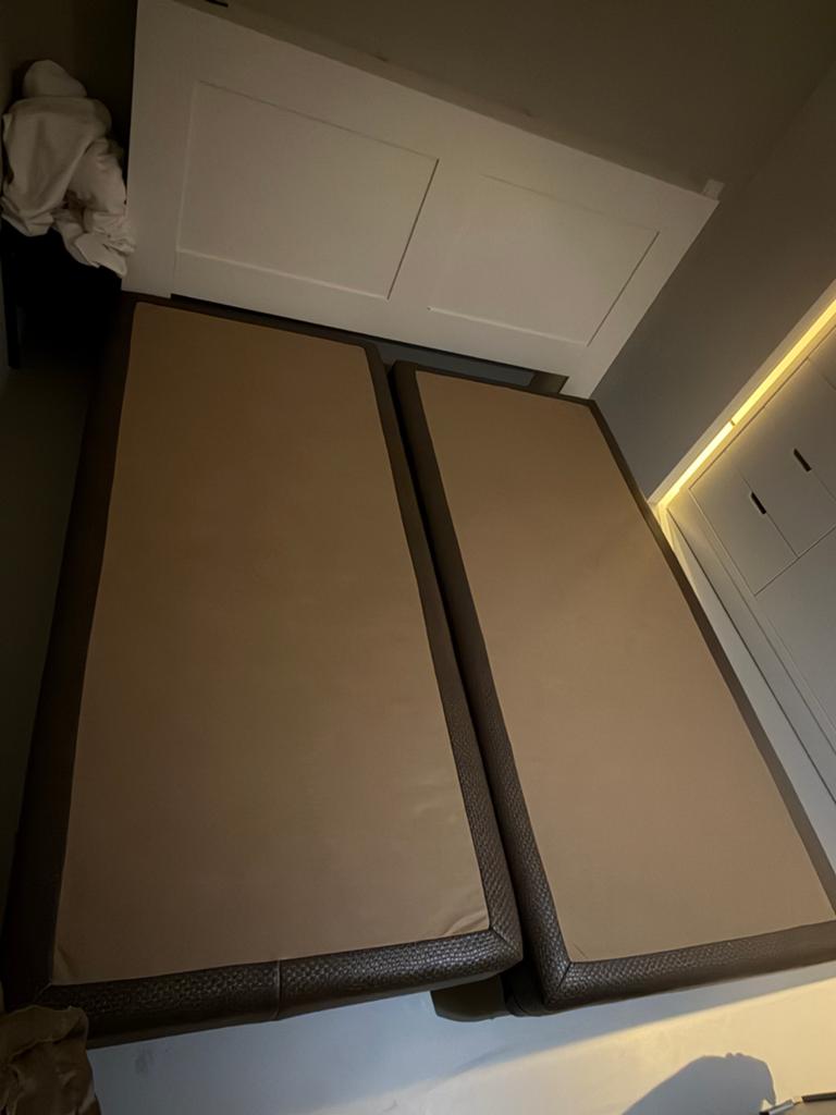 Tweepersoons boxspring met hoofdbord en matrassen, Ophalen, Gebruikt, Bruin, Tweepersoons