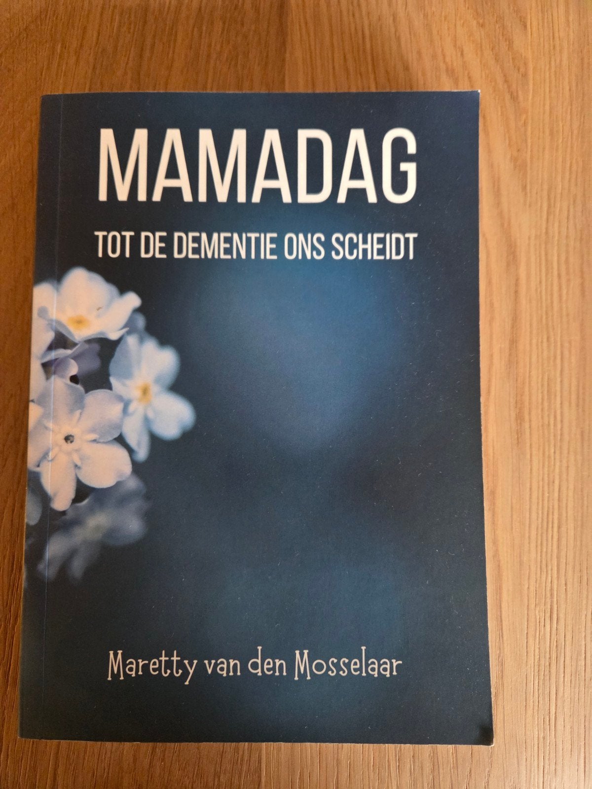 MAMADAG: Tot de Dementie Ons Scheidtl, Ophalen of Verzenden, Zo goed als nieuw, Maretty van den Mosselaar, Nederland