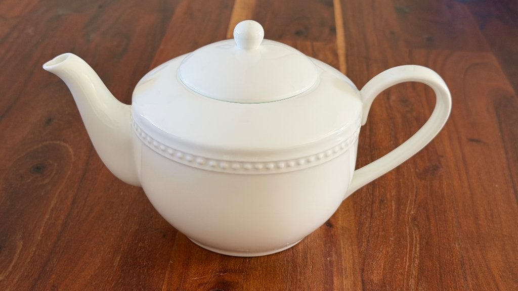 Newcastle Bone China theepot, Ophalen of Verzenden, Zo goed als nieuw, Porselein, Theepot