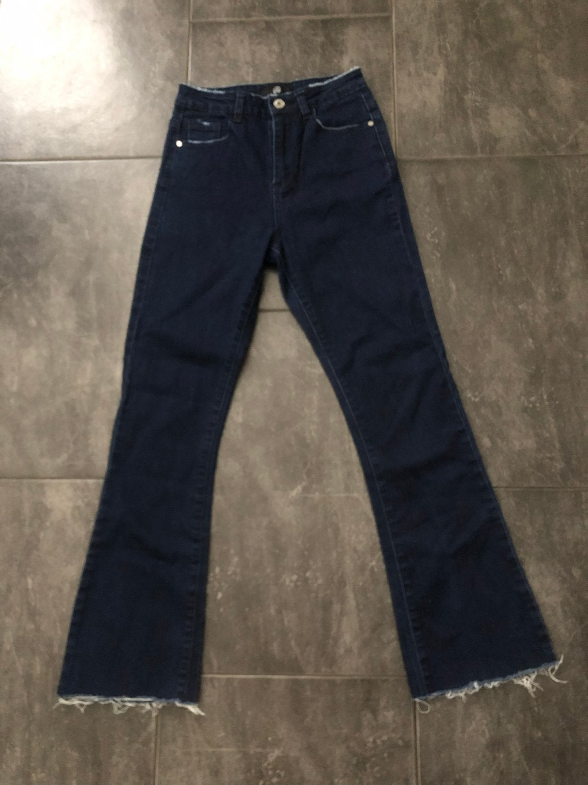 Nieuwe flared jeans Missguided met  rafels maat 34, Blauw, Nieuw, Ophalen of Verzenden, Maat 34 (XS) of kleiner