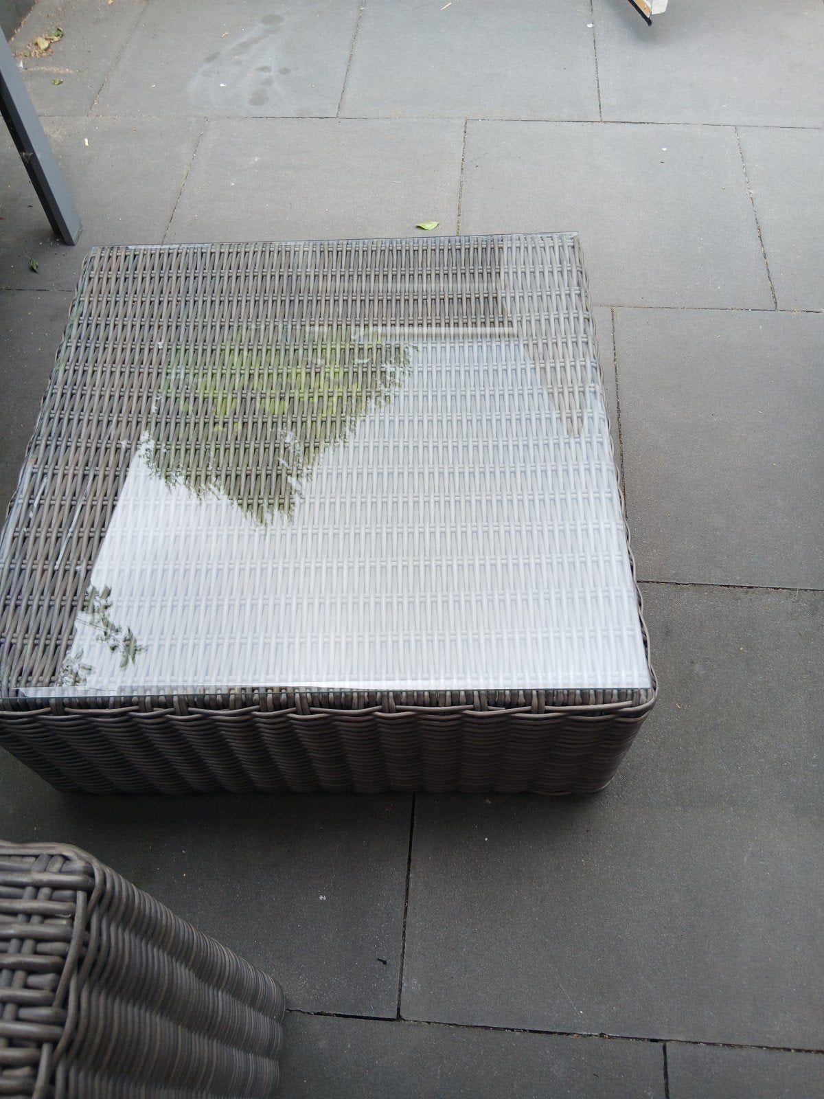 Tuin salontafel van wicker. Zware kwaliteit, Ophalen, Zo goed als nieuw