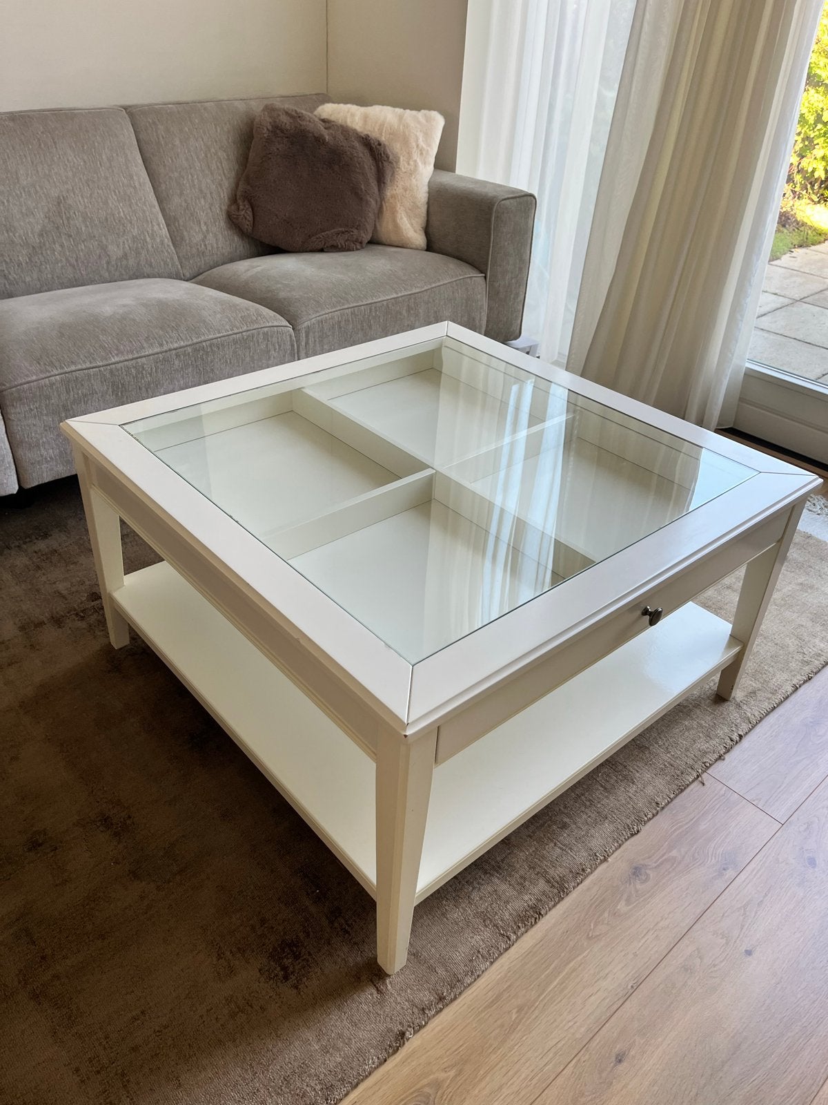 IKEA Liatorp Salontafel met glazen blad en lade, Ophalen, 50 – 75, Gebruikt, Vierkant