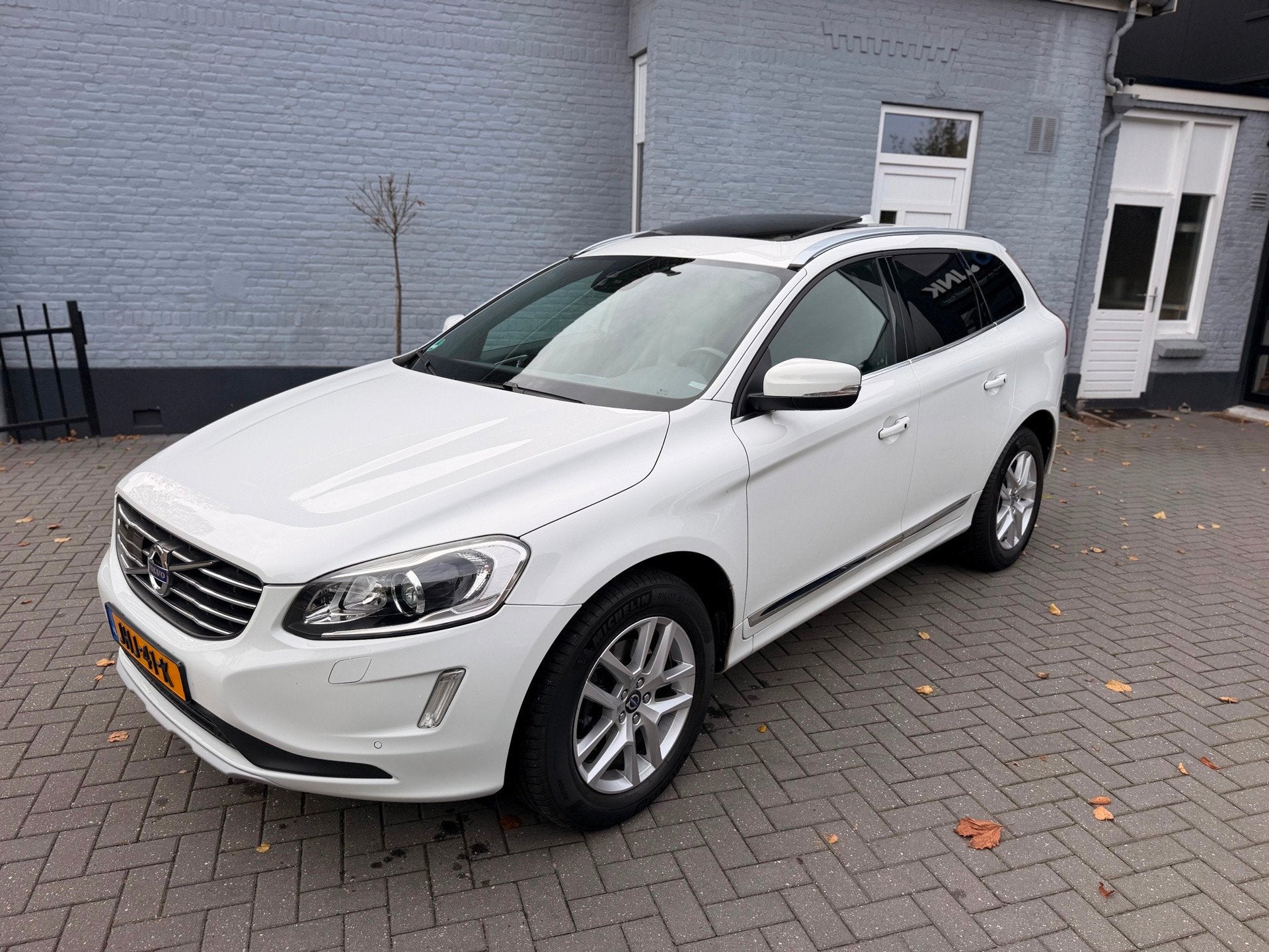 Volvo XC60 2.4 D5 | PANO | STANDKACHEL | LEER | CAMERA |, Automaat, 1698 kg, Gebruikt, 2000 kg