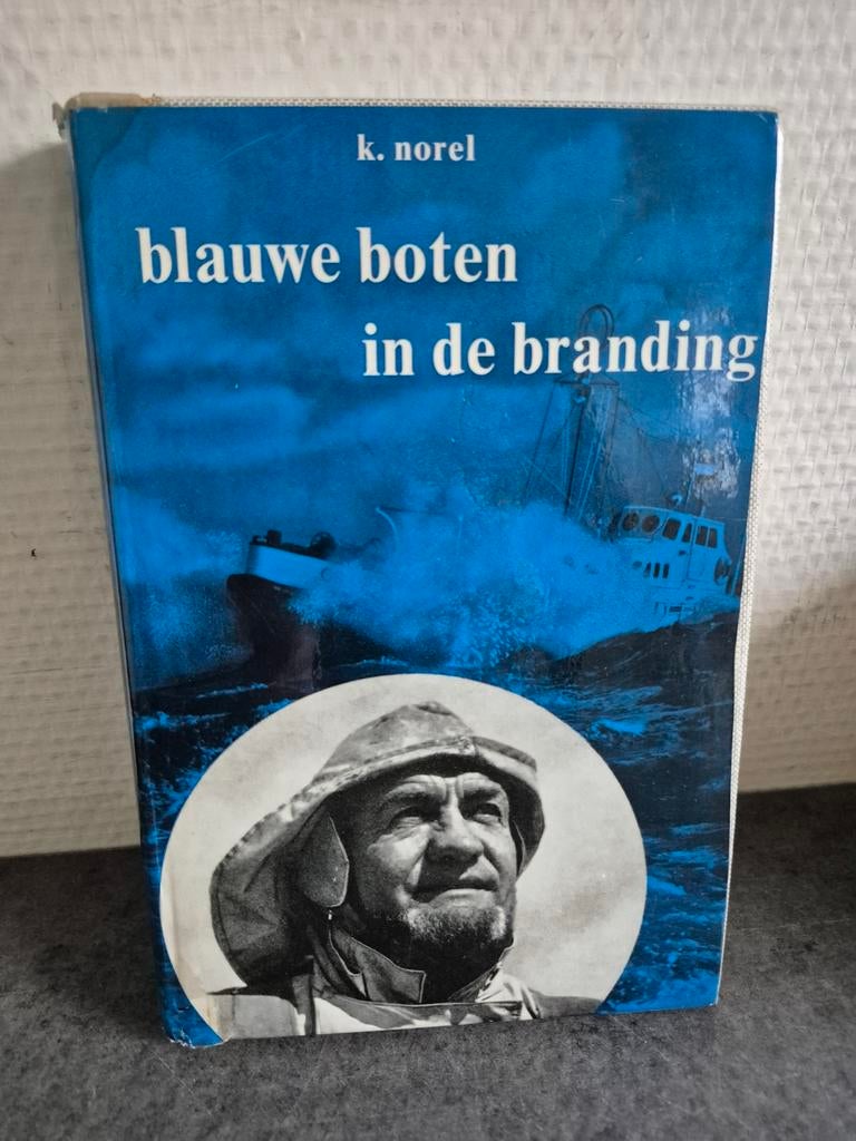 K Norel . Blauwe boten in de branding, Ophalen of Verzenden, Gelezen