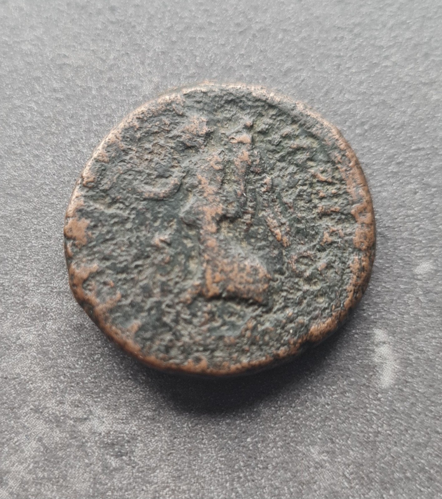 Oude Romeinse munt - mogelijk keizerlijk brons, Verzenden, Losse munt