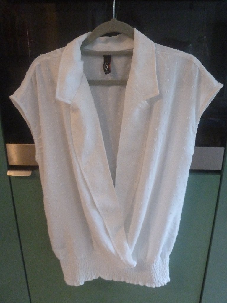 NED mooie witte mouwloe Blouse. Maat M, Maat 38/40 (M), Wit, Ophalen of Verzenden, Zo goed als nieuw