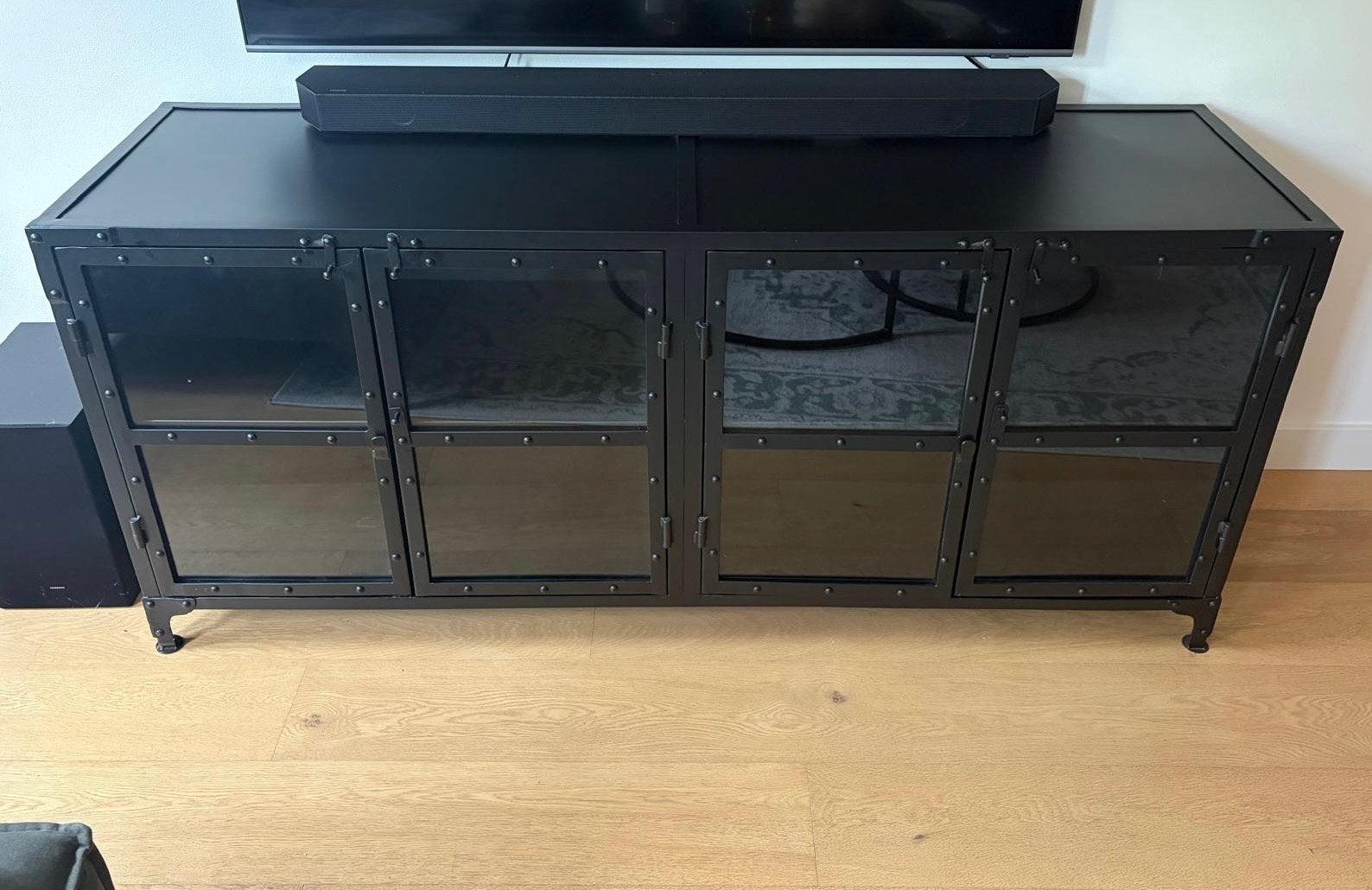 Metalen dressoir met glazen ruitjes - 160x45x70 cm, Ophalen, 150 tot 200 cm, Zo goed als nieuw, Metaal