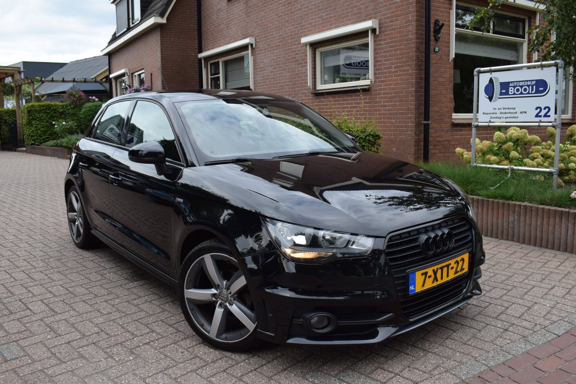 Audi A1 Sportback 1.2 TFSI Admired S-LINE 5 DRS/NAVI/AIRCO/C, Voorwielaandrijving, Euro 5, Zwart, 4 cilinders