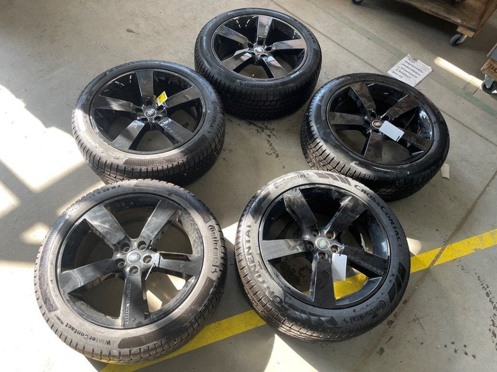 Land Rover Defender 22 inch velgen met winterbanden, Ophalen, Gebruikt, 275 mm, Banden en Velgen
