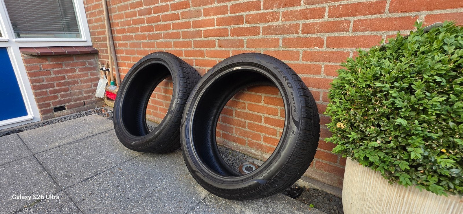 2x Pirelli P Zero Winter 245/40 R19 98V DOT 3823, 245 mm, Winterbanden, Band(en), Ophalen
