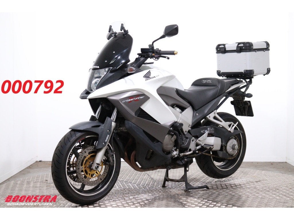 Honda VFR 800X Crossrunner C-ABS Heizgriffe (bj 2011), Dopplerlaan 4
9207HC  DRACHTEN, NL, Boonstra Schadevoertuigen, 782 cc, Bedrijf
