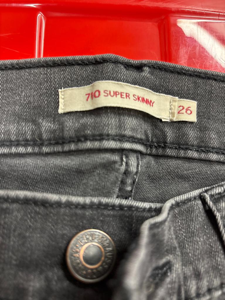 Levi's 710 Super Skinny Jeans - W26, Kleding | Dames, Spijkerbroeken en Jeans, Ophalen of Verzenden, Zo goed als nieuw, Zwart