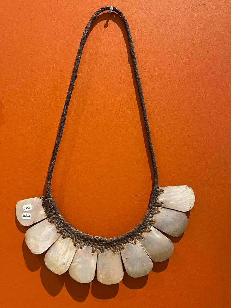 Ifugao pangalapang ketting uit de Filipijnen parelmoer rotan, Sieraden, Tassen en Uiterlijk, Antieke sieraden, Ophalen of Verzenden