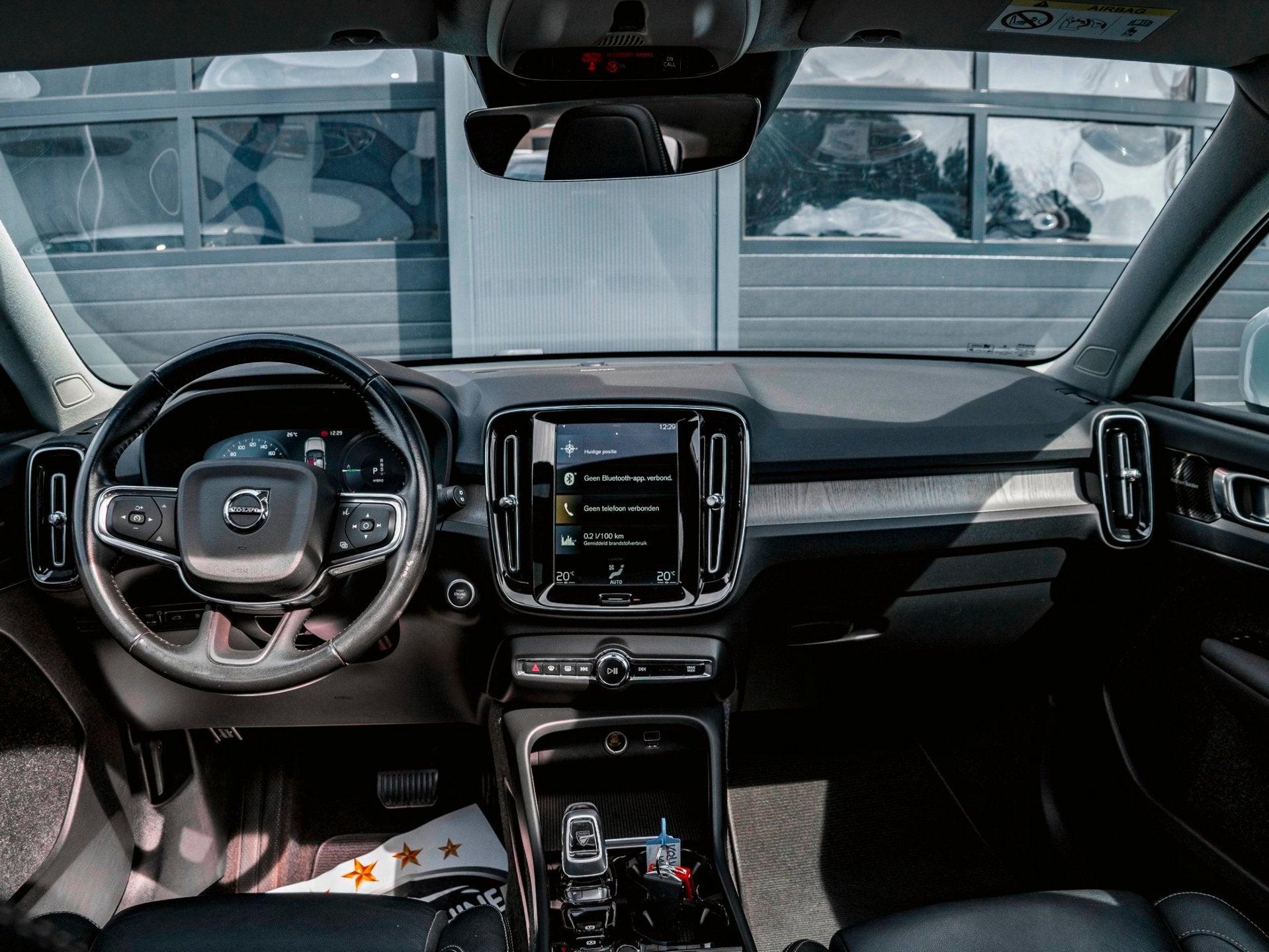 Volvo XC40 1.5 T5 Recharge Inscription | PANO | LEDER | HARM, Gebruikt, Zwart, 48 km/l, Bedrijf