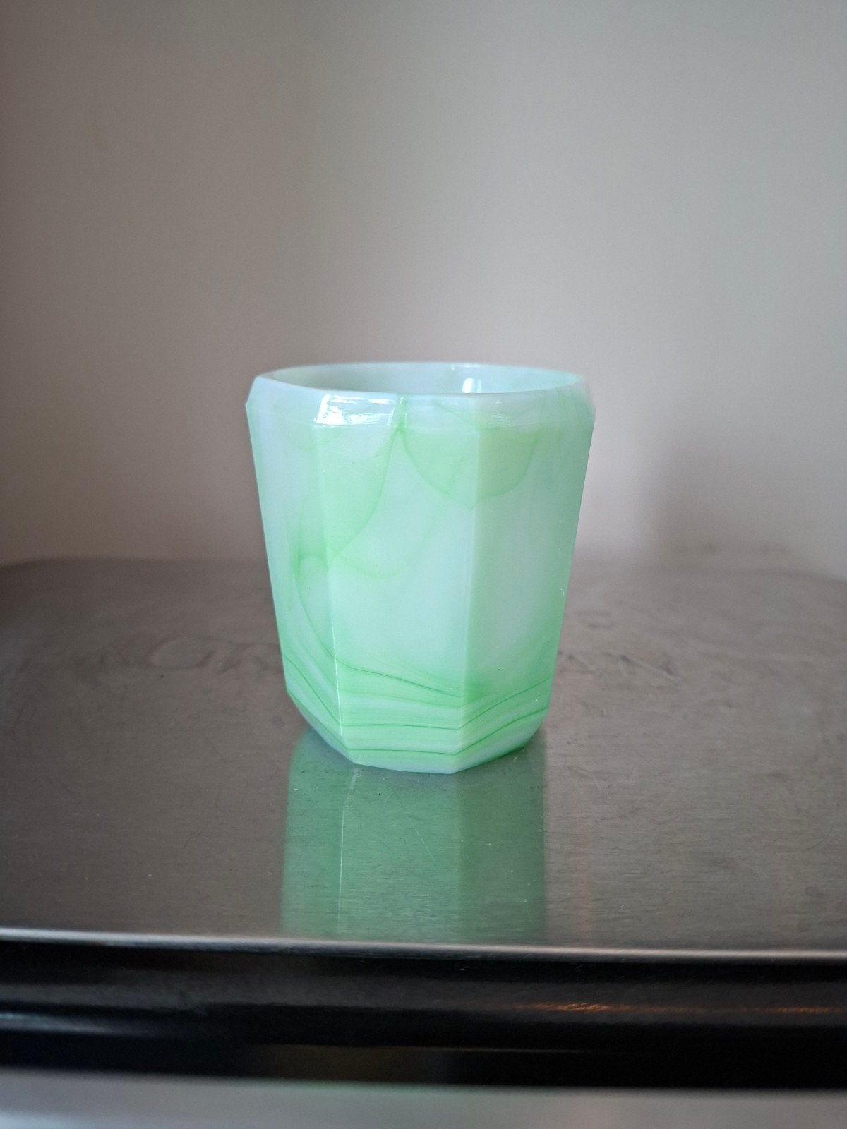 Vintage Akro jadegroen glazen achthoekige beker, puntgaaf, Ophalen of Verzenden