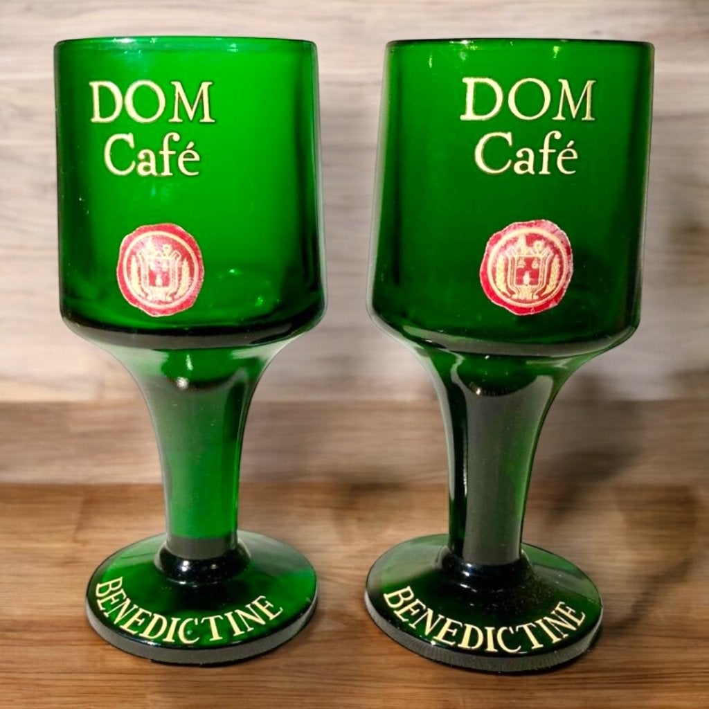 Twee vintage Dom Café Bénédictine likeurglazen op voet., Ophalen of Verzenden