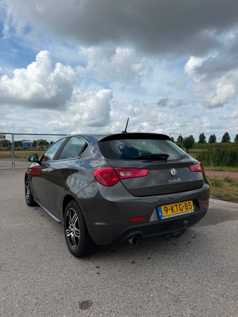 Alfa Romeo Giulietta 1.6 Jtdm 2013 Grijs, Voorwielaandrijving, 4 cilinders, 23 km/l, Origineel Nederlands