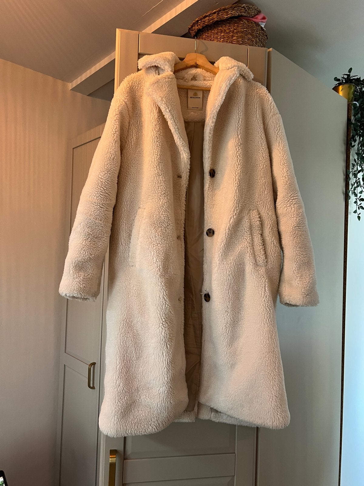 Teddy jas Revelation, maat L, nog heel goed, Kleding | Dames, Jassen | Winter, Ophalen, Zo goed als nieuw, Maat 42/44 (L), Beige