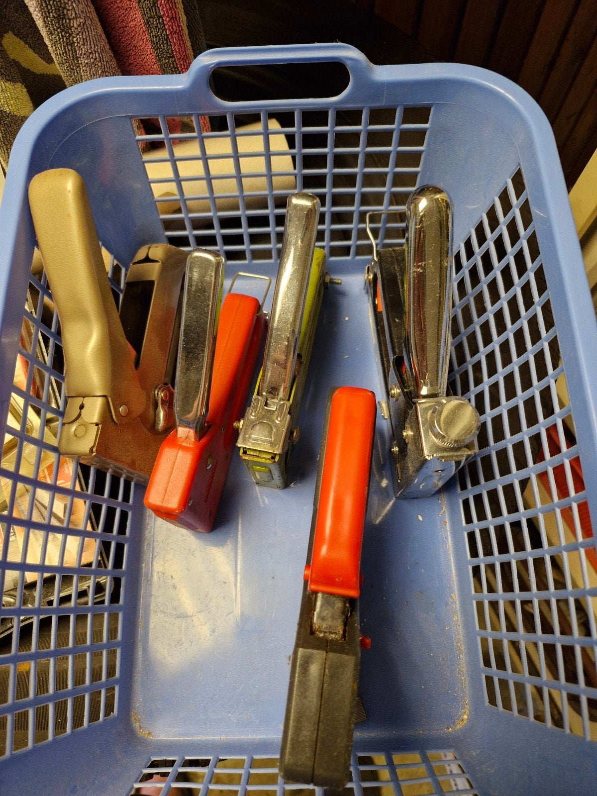 Tacker set met nietjes en nietpistolen, Ophalen, Gebruikt