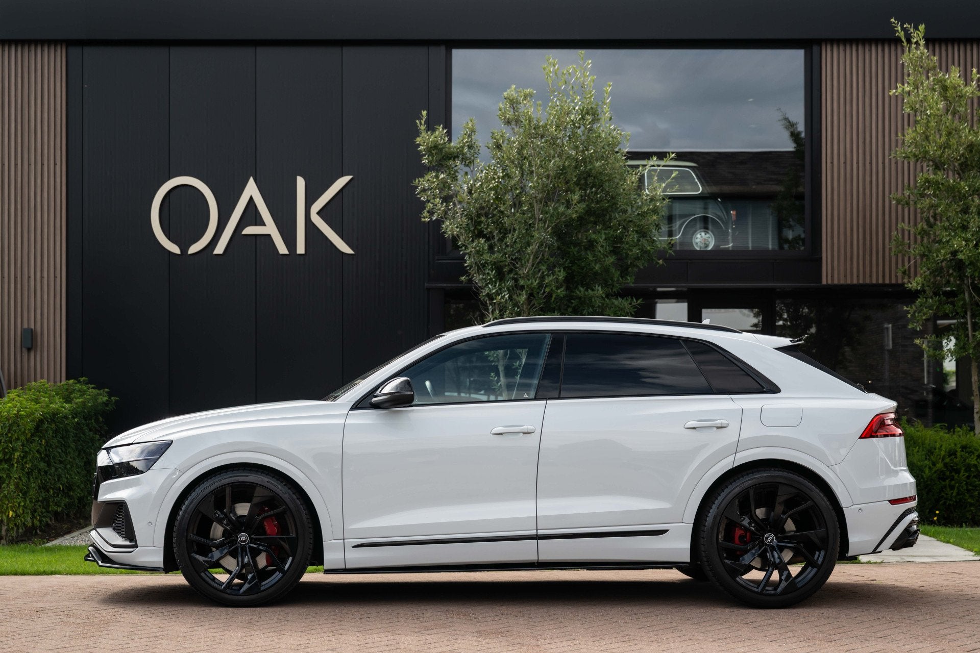 Audi Q8 55 TFSI e quattro S-Line | Navi | Leder | B&O | Trek, Auto's, 12 maanden, Gebruikt, 2995 cc, Leder