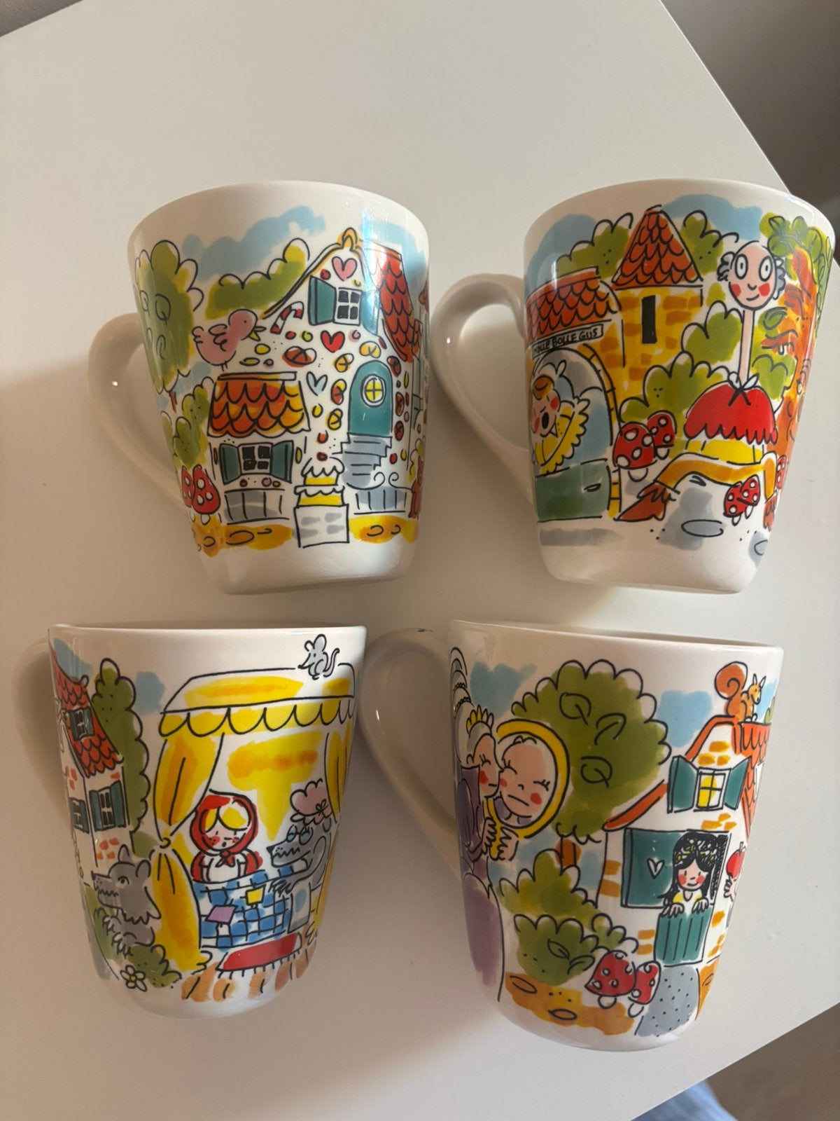 Blond Efteling mokken, Ophalen, Zo goed als nieuw, Aardewerk, Kop(pen) en/of Schotel(s)