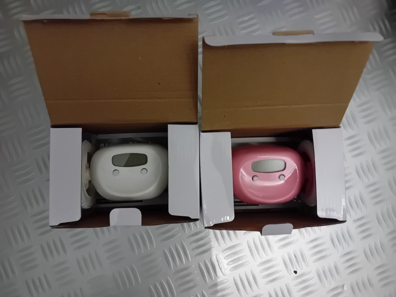 nieuwe wekker op wielen roze of wit, Ophalen, Meerkleurig, Werkt op batterijen, Nieuw