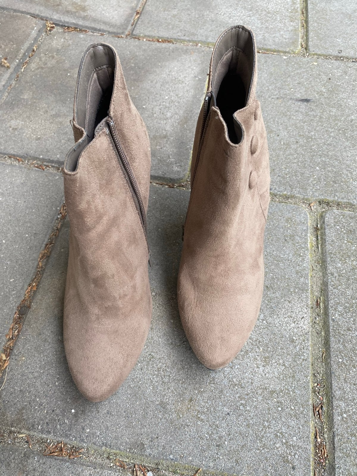 Taupe enkellaarsjes met hak, maat 40, Overige kleuren, Lage of Enkellaarzen, Nieuw, Ophalen of Verzenden